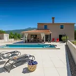 Des4u Tatil Evi Kostrcani