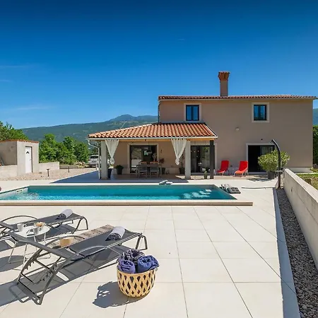 Des4u Holiday home Kostrcani