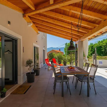 Holiday home Des4u Kostrcani