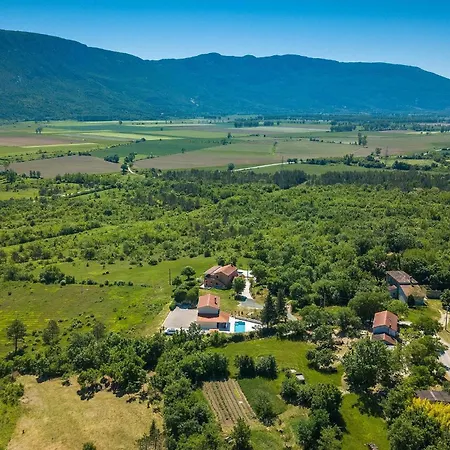 Сasa de vacaciones Des4u Kostrcani