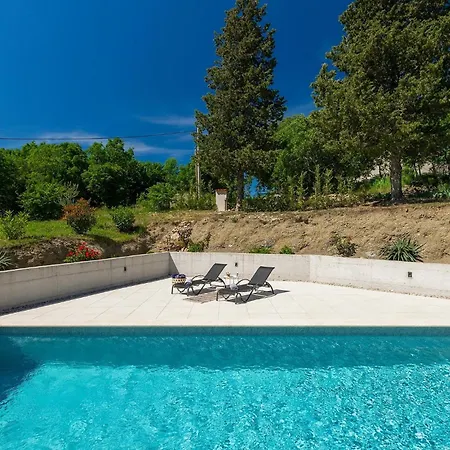 Des4u Holiday home Kostrcani