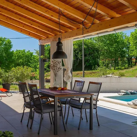 Des4u Holiday home Kostrcani